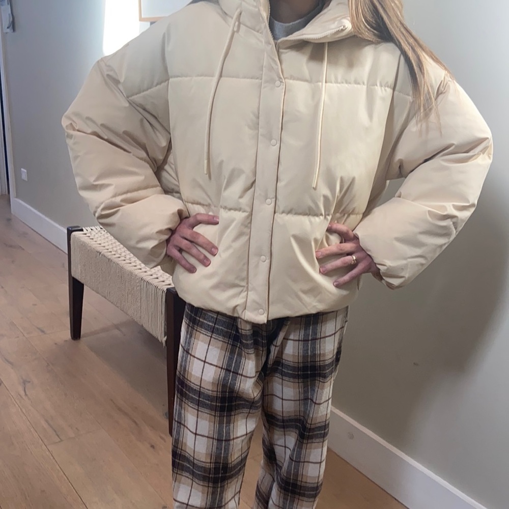 Zara Puffer Coat Sz small in Cream